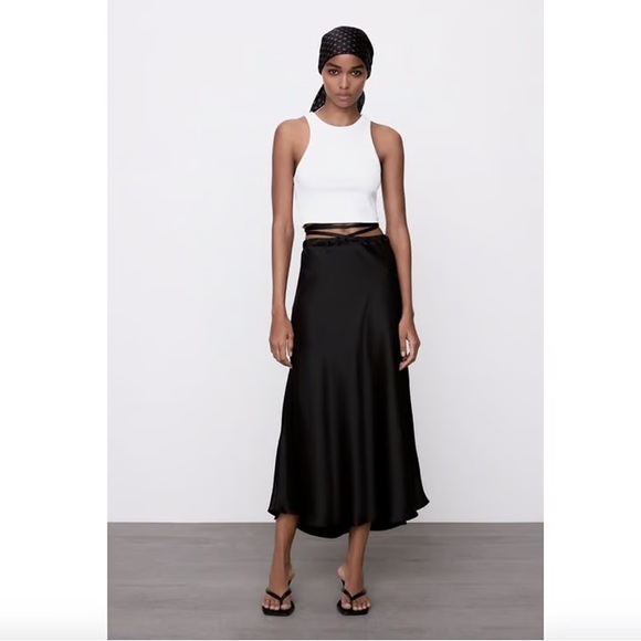 Zara Satin Midi skirt with ties - Picture 3 of 3